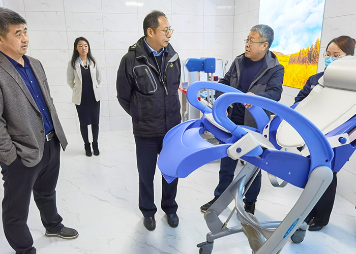 國內(nèi)康復輔具研究中心主任劉健一行參觀久久艷陽秦皇島公司